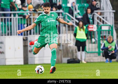 Radom, Polonia. 5 ottobre 2024. Raphael Rossi (Radomiak Radom) visto in azione durante la partita PKO BP Ekstraklasa tra squadre di Radomiak Radom e Rakow Czestochowa allo Stadion Miejski im. Braci Czachorow. Punteggio finale; Radomiak Radom 0:2 Rakow Czestochowa credito: SOPA Images Limited/Alamy Live News Foto Stock