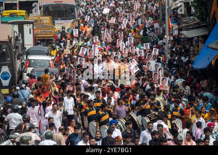 Mumbai, India. 29 ottobre 2024. MUMBAI, INDIA - OTTOBRE 29: Sondaggi del Maharashtra: L'ex specialista di incontri Pradeep Sharmas moglie Swikriti Sharma per presentare candidatura da Andheri East come candidato indipendente il 29 ottobre 2024 a Mumbai, India. (Foto di Satish Bate/Hindustan Times/Sipa USA) credito: SIPA USA/Alamy Live News Foto Stock