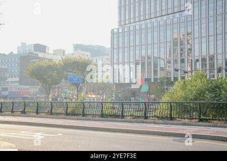 11 ottobre 2024. Jongno District, Seoul, paesaggio urbano mattutino a piedi dalla Corea del Sud fino alla zona del centro di ​​Myeong-dong. Foto Stock