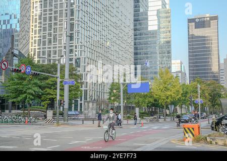 11 ottobre 2024. Jongno District, Seoul, paesaggio urbano mattutino a piedi dalla Corea del Sud fino alla zona del centro di ​​Myeong-dong. Foto Stock