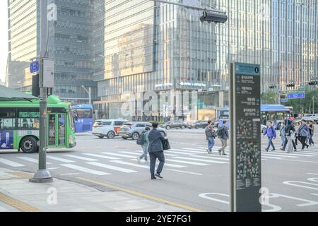 11 ottobre 2024. Jongno District, Seoul, paesaggio urbano mattutino a piedi dalla Corea del Sud fino alla zona del centro di ​​Myeong-dong. Foto Stock