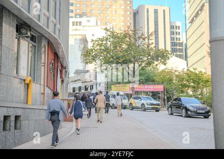 11 ottobre 2024. Jongno District, Seoul, paesaggio urbano mattutino a piedi dalla Corea del Sud fino alla zona del centro di ​​Myeong-dong. Foto Stock