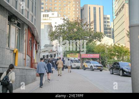 11 ottobre 2024. Jongno District, Seoul, paesaggio urbano mattutino a piedi dalla Corea del Sud fino alla zona del centro di ​​Myeong-dong. Foto Stock