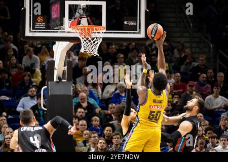 Berlino, Germania. 29 ottobre 2024. Trevion Williams (50) di ALBA Berlin visto durante la partita di basket Turkish Airlines EuroLeague tra ALBA Berlin e Paris Basketball all'Uber Arena di Berlino. Credito: Gonzales Photo/Alamy Live News Foto Stock