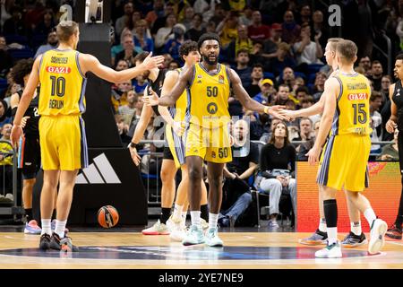 Berlino, Germania. 29 ottobre 2024. Trevion Williams (50) di ALBA Berlin visto durante la partita di basket Turkish Airlines EuroLeague tra ALBA Berlin e Paris Basketball all'Uber Arena di Berlino. Credito: Gonzales Photo/Alamy Live News Foto Stock