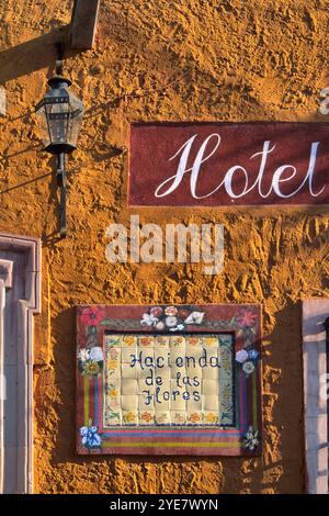 Cartello dell'hotel, lampione a San Miguel de Allende, Messico Foto Stock