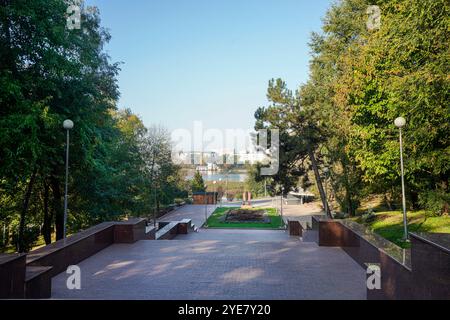 Chisinau, Moldavia. 25 ottobre 2024. La scalinata nel Parco Valea Morilor nel centro della città Foto Stock