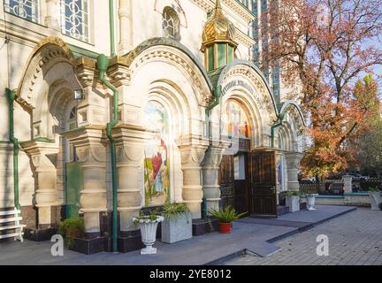 Chisinau, Moldavia. 24 ottobre 2024. Vista esterna della Chiesa della Trasfigurazione del Salvatore nel centro della città Foto Stock