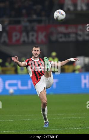 Strahinja Pavlovic (Milano) durante la partita di serie A tra il Napoli 0-2 e il Napoli allo Stadio Giuseppe Meazza il 29 ottobre 2024 a Milano. Crediti: Maurizio Borsari/AFLO/Alamy Live News Foto Stock