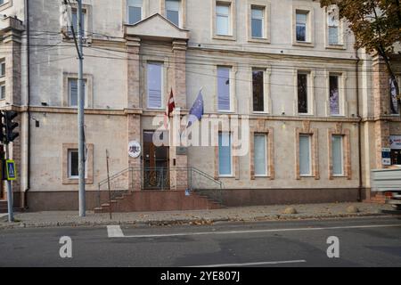 Chisinau, Moldavia. 25 ottobre 2024. Vista esterna dell'Ambasciata della Lettonia in Moldavia nel centro della città. Foto Stock