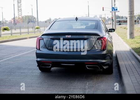 Minsk, Bielorussia, 30 ottobre 2024 - Vista posteriore Cadillac CT5 350T parcheggiata su strada Foto Stock