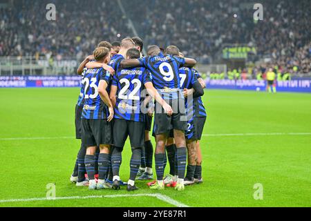 Milano, Italia. 27 ottobre 2024. Inter Players festeggia un gol durante la partita di serie A 2024/2025, tra Inter e Juventus allo stadio Giuseppe Meazza. Punteggio finale: Inter 4:4 Juventus. Credito: SOPA Images Limited/Alamy Live News Foto Stock