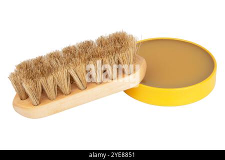 spazzola per lucidatura scarpe in legno su sfondo bianco Foto Stock
