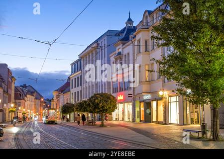 Abend, Einkaufstraße Hauptstraße, Brandeburgo, Deutschland Foto Stock