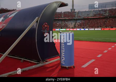 CAIRO, EGITTO - OTTOBRE 29: Vista generale dello stadio e del logo e dello stemma della Coppa Intercontinentale FIFA durante la partita tra al Ahly e al Ain dur Foto Stock