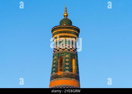 Minareto più alto; Khiva; le migliori vedute; Minareto Islam Hoja; Khan di Khiva; Khiva; Xiva; Xiveh; Uzbekistan; Asia; Asia centrale; patrimonio mondiale dell'UNESCO; cit Foto Stock