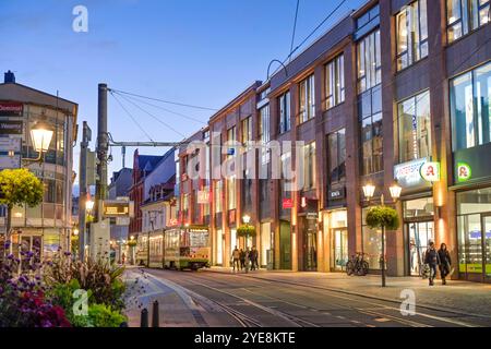 Abend, Einkaufstraße Hauptstraße, Brandeburgo, Deutschland *** sera, via dello shopping Hauptstraße, Brandeburgo, Germania Foto Stock