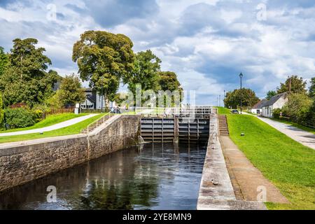 Chiusa inferiore sulla scala di Nettuno, un volo di otto chiuse sul canale di Caledonia a Banavie, Fort William a Lochaber, Highlands scozzesi, Scozia Foto Stock