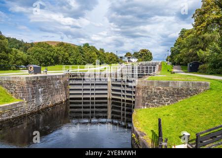 Prima chiusa davanti alla Scala di Nettuno, un volo di otto chiuse sul Canale di Caledonia a Banavie, Fort William a Lochaber, Scottish Highlands, Scotl Foto Stock