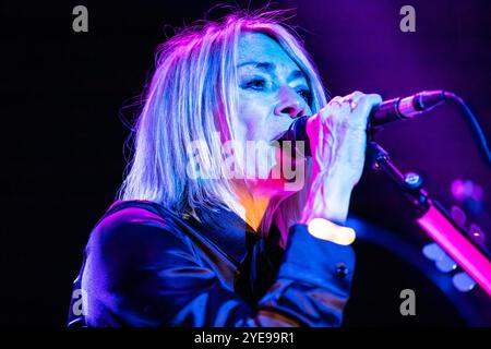 Milano Italia. 28 ottobre 2024. Il cantautore americano meglio conosciuto come il bassista, chitarrista e cantante della band alternative rock Sonic Youth KIM GORDON si esibisce dal vivo sul palco di Alcatraz durante il "The Collective Tour". Foto Stock