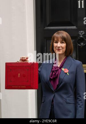 Londra, Regno Unito. 30 ottobre 2024. Rachel Reeves, Cancelliere dello Scacchiere, lascia l'11 Downing Street per dare il primo bilancio del lavoro in 14 anni e come prima donna Cancelliere dello Scacchiere, credito: Ian Davidson/Alamy Live News Foto Stock