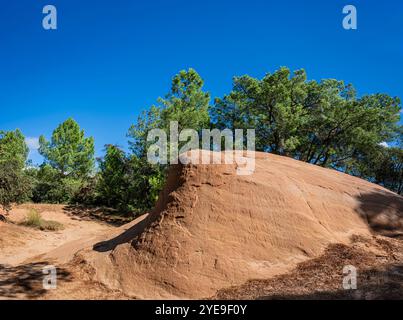 La gemma nascosta di Les Demoiselles Coiffees, a volte conosciuta come camini delle fate, Bedoin, Provenza, Francia Foto Stock