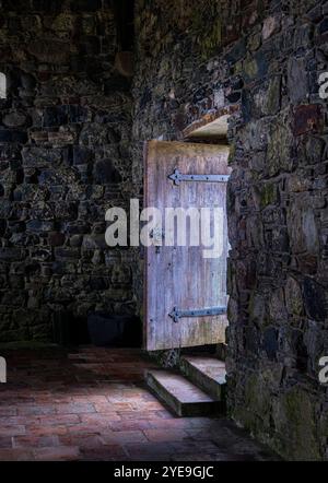 Porta d'ingresso dell'antica quercia alla chiesa di St Clements, Rodel, Isola di Harris, Ebridi esterne, Scozia, REGNO UNITO Foto Stock