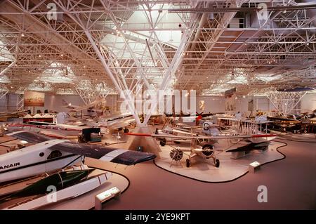 Aerei storici all'interno di un museo dell'aviazione a Ottawa, Canada; Ottawa, Ontario, Canada Foto Stock