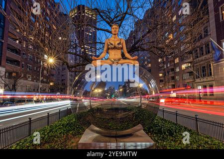 Installazione di arte pubblica a tema meditazione su Park Avenue a New York City, USA; New York City, New York, Stati Uniti d'America Foto Stock