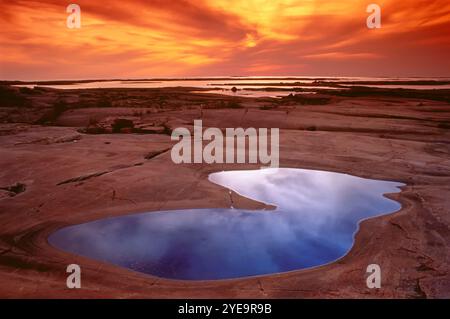 Dirigiti verso l'isola al tramonto, Thirty Thousand Island nella Georgian Bay; Ontario, Canada Foto Stock