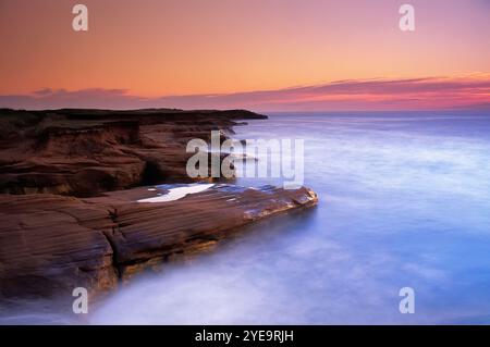 Isola di Grindstone al tramonto, Isole Magdalen nel Golfo di San Lorenzo; Quebec, Canada Foto Stock