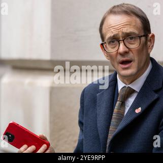 Londra, Regno Unito. 30 ottobre 2024. Chris Mason, redattore politico della BBC in una riunione di gabinetto al 10 di Downing Street Londra. Crediti: Ian Davidson/Alamy Live News Foto Stock