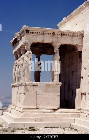 Eretteo (o Tempio di Atena Polias) che mostra l'architettura ionica nell'Acropoli di Atene; Atene, Grecia Foto Stock