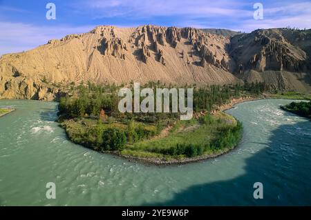 Oxbow of the Chilcotin River che si snoda attraverso il Farwell Canyon a Chilcotin, British Columbia, Canada; Chilcotin, British Columbia, Canada Foto Stock