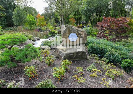 Qing Yin Pavilion (Chinese Music Pavilion) nel Chinese Streamside Garden, RHS Bridgewater Garden, Greater Manchester, Inghilterra, Regno Unito Foto Stock