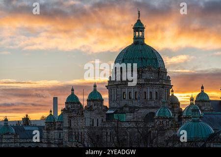 Alba sugli edifici del Parlamento della Columbia Britannica a Victoria; Victoria, Isola di Vancouver, Columbia Britannica, Canada Foto Stock