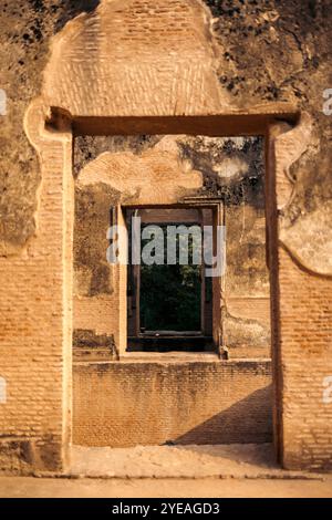 Dettaglio architettonico della Residenza di Lucknow, India, residenza del residente generale britannico che era un rappresentante alla corte del... Foto Stock