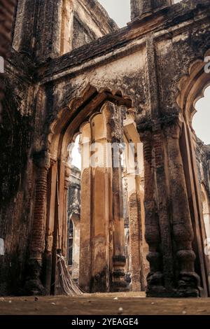 Dettaglio architettonico della Residenza di Lucknow, India, residenza del residente generale britannico che era un rappresentante alla corte del... Foto Stock