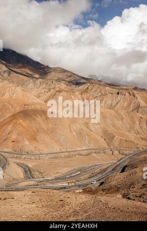 Fotu la, un passo di montagna lungo l'autostrada Srinagar-Leh nella catena Zanskar dell'Himalaya in India; Ladakh, India Foto Stock