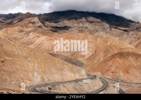 Fotu la, un passo di montagna lungo l'autostrada Srinagar-Leh nella catena Zanskar dell'Himalaya in India; Ladakh, India Foto Stock