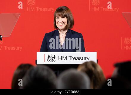 RACHEL REEVES politico laburista britannico come Cancelliere dello Scacchiere nel 2024. Foto: Kirsty o'Connor/Treasury Foto Stock