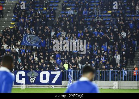 Beveren WAAS, Belgio. 30 ottobre 2024. I tifosi del Genk nella foto prima di una partita di calcio tra il club di seconda divisione SK Beveren e il club JPL KRC Genk, mercoledì 30 ottobre 2024 a Beveren-WAAS, nel primo turno su 16 della coppa di calcio belga "Croky Cup". BELGA FOTO DAVID PINTENS credito: Belga News Agency/Alamy Live News Foto Stock