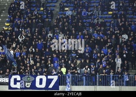 Beveren WAAS, Belgio. 30 ottobre 2024. I tifosi del Genk nella foto prima di una partita di calcio tra il club di seconda divisione SK Beveren e il club JPL KRC Genk, mercoledì 30 ottobre 2024 a Beveren-WAAS, nel primo turno su 16 della coppa di calcio belga "Croky Cup". BELGA FOTO DAVID PINTENS credito: Belga News Agency/Alamy Live News Foto Stock