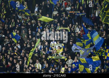 Beveren WAAS, Belgio. 30 ottobre 2024. I tifosi di Beveren nella foto prima di una partita di calcio tra il club di seconda divisione SK Beveren e il club JPL KRC Genk, mercoledì 30 ottobre 2024 a Beveren-WAAS, nel primo turno su 16 della Coppa di calcio belga "Croky Cup". BELGA FOTO DAVID PINTENS credito: Belga News Agency/Alamy Live News Foto Stock