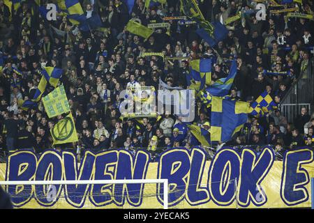 Beveren WAAS, Belgio. 30 ottobre 2024. I tifosi di Beveren nella foto prima di una partita di calcio tra il club di seconda divisione SK Beveren e il club JPL KRC Genk, mercoledì 30 ottobre 2024 a Beveren-WAAS, nel primo turno su 16 della Coppa di calcio belga "Croky Cup". BELGA FOTO DAVID PINTENS credito: Belga News Agency/Alamy Live News Foto Stock