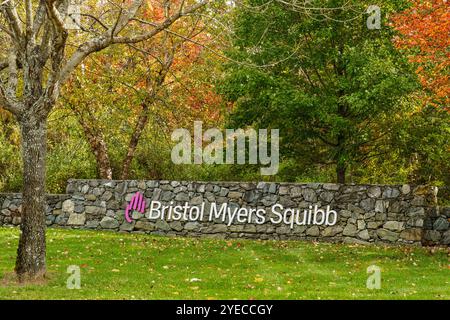 Devens, ma - 16 ottobre 2024: Bristol Myers Squibb in Devens è un sito di sviluppo e produzione di terapia cellulare e biologia. Foto Stock