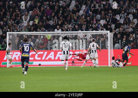 Simon Sohm (AC Parma) segna il gol durante la partita di serie A A Torino, ottobre 30 2024 Foto Stock