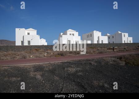 Immobilien Spanien, 20241028, Symbolbild, immobilie, Verkaufsangebote, ,vende, Leerstand von bauruinen auf Lanzarote, Playa Blanca *** Real Estate Spain, 20241028, immagine simbolica, immobiliare, offerte di vendita, ,VENDE, edifici vacanti a Lanzarote, Playa Blanca Foto Stock