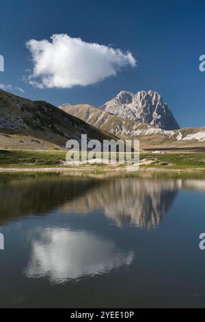 Viste panoramiche del Monte Aquila nel Parco Nazionale del Gran Sasso vicino l'Aquila in Abruzzo. Foto Stock