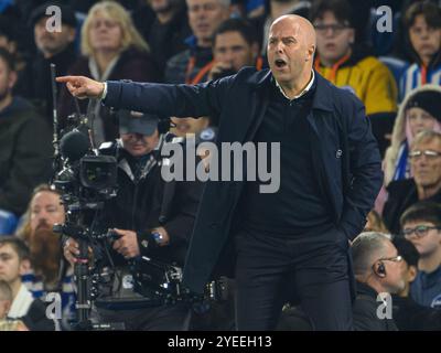 Brighton, Regno Unito. 21 settembre 2024. Brighton, Inghilterra - ottobre 30: Il manager del Liverpool Arne slot grida istruzioni alla sua squadra dall'area tecnica durante la partita della Carabao Cup 2024/25 tra Brighton & Hove Albion FC e Liverpool FC all'Amex Stadium il 30 ottobre 2024 a Brighton, Inghilterra. (David Horton/SPP) credito: SPP Sport Press Photo. /Alamy Live News Foto Stock